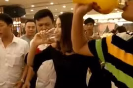 Phù dâu bị ép uống rượu nặng đến chết trong đám cưới