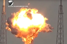 Khoảnh khắc tên lửa Falcon - 9 nổ tung, phá hủy vệ tinh 200 triệu USD 