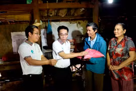 Tập đoàn Hoa Sen hỗ trợ Bình Định 2 tỷ đồng khắc phục hậu quả mưa lũ