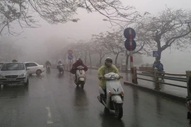 Bắc bộ chuẩn bị lạnh 10 độ C, miền Trung lo đối phó bão đang áp sát Biển Đông