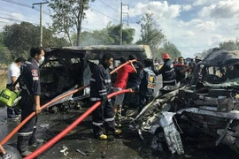 Thái Lan: Hai ô tô lao vào nhau, 25 người chết thảm
