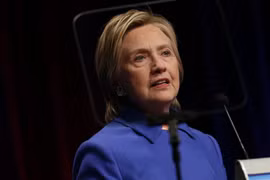 Bà Hillary Clinton khuyến khích người Mỹ tin tưởng vào chính phủ