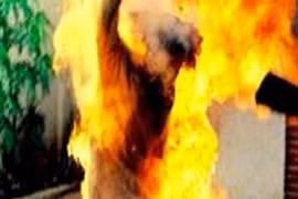 Không trả được nợ, người đàn ông dùng xăng tự thiêu