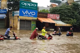 Mưa lớn kéo dài, Hà Nội mênh mông nước