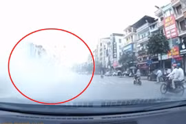 Chiêu "kim thiền thoát xác" của chiếc Kia K3 trên phố Hà Nội