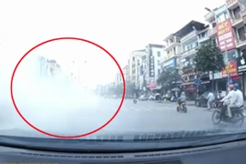 Chiêu "kim thiền thoát xác" của chiếc Kia K3 trên phố Hà Nội