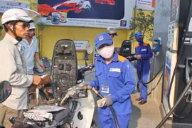 Sốt ruột khi giá xăng tăng liên tiếp