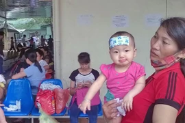 Nắng nóng, người già, trẻ nhỏ ồ ạt nhập viện