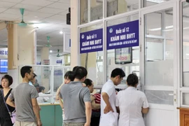 Thủ tục mua BHYT theo hộ gia đình: Máy móc, cứng nhắc, gây khó cho dân