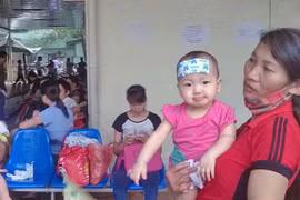 Nắng nóng, người già, trẻ nhỏ ồ ạt nhập viện
