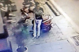 Clip: Lấy trộm xe Honda Lead ở vỉa hè phố Nguyễn Khuyến