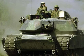 Mỹ đã đưa các xe quân sự hạng nặng tới nước láng giềng sát Nga