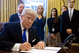 Bộ Tư pháp Mỹ "đấu" thẩm phán liên bang để bảo vệ Tổng thống Trump