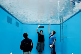 Bể bơi ảo giác giữa lòng Hà Nội