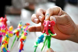 Làm tò he trong không gian phố cổ