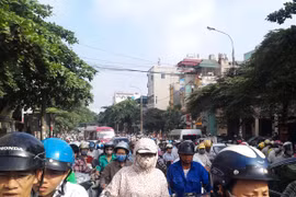 Lại tính chuyện kiểm soát khí thải xe máy