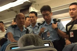 Gây rối trên máy bay, một phụ nữ Trung Quốc bị bắt