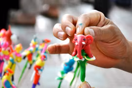 Làm tò he trong không gian phố cổ