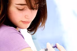 Tiêm vaccine phòng ung thư liên quan đến virus HPV
