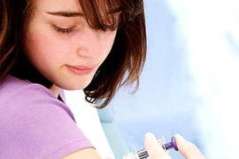 Tiêm vaccine phòng ung thư liên quan đến virus HPV