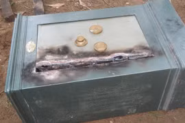 Thủ đoạn của đối tượng dùng đèn khò để phá két sắt trộm tiền 