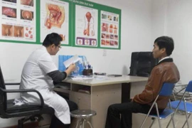 Nam giới làm nghề lái xe đường dài, mặc quần chật… làm tăng nguy cơ vô sinh