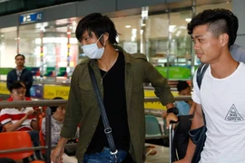 Công Phượng trình làng kiểu tóc mới khi về Việt Nam