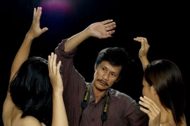 Nhiếp ảnh gia Thái Phiên: Thị phi vây quanh người chụp ảnh khỏa thân 