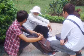 Xem bói đầu năm: Mất tiền rước lo vào người