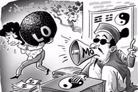 Thầy bói hốt bạc mùa lễ hội