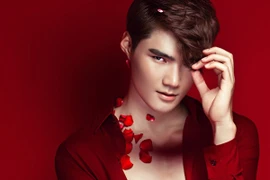 Quang Hùng khác lạ với hình ảnh lãng tử lạnh lùng