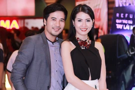 Nam diễn viên Đoàn Thành Tài "kèm sát" Phan Thị Mơ tại sự kiện