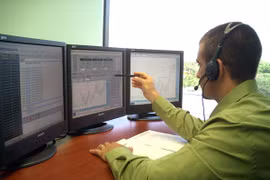 Nhà đầu tư nước ngoài được mua 100% cổ phần: Nguy cơ bị thâu tóm là có thật