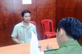 Dọa tung ảnh khỏa thân lên mạng xã hội để "mượn" tiền nữ đồng nghiệp