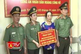 CATP Hà Nội hỗ trợ kinh phí thân nhân liệt sĩ sửa nhà
