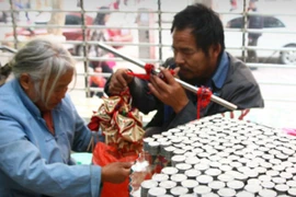 Trung Quốc: Nộp học phí cho con bằng hai bao tải tiền xu