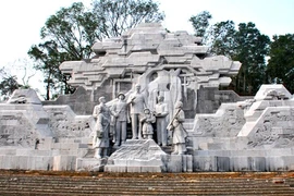 1.400 tỷ đồng xây dựng tượng đài "Bác Hồ và các đồng bào dân tộc Tây Bắc" là không đúng