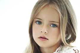 Siêu mẫu 9 tuổi được mệnh danh là bé gái đẹp nhất thế giới