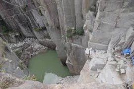 Thiếu niên tử vong vì chụp ảnh tự sướng ở mỏ đá