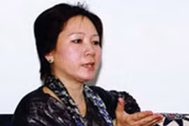 Bồng bềnh trong tranh nhưng rất mạnh mẽ