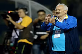 HLV Petrovic - Đẳng cấp châu Âu ở V-League