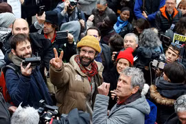 Ra tòa vì che chở người nhập cư 