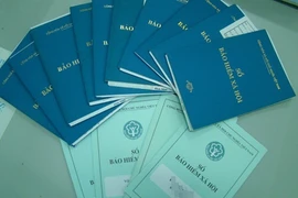 Công ty có quyền giữ sổ bảo hiểm của nhân viên?