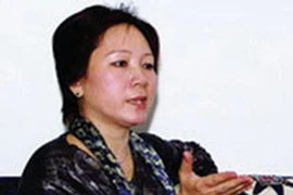 Bồng bềnh trong tranh nhưng rất mạnh mẽ