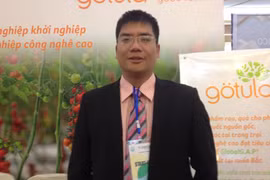 "Kẻ ngoại đạo" làm giàu từ trồng… cà chua công nghệ cao