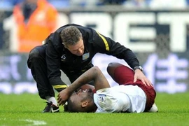 Darren Bent chấn thương, tuyển Anh khủng hoảng tiền đạo