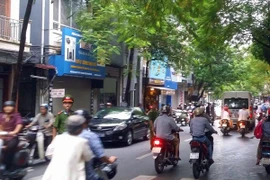 Công an và nhà trường vào cuộc giảm ùn tắc giao thông