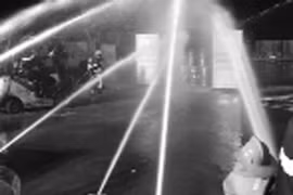 Container chứa phốt pho phát cháy trên tàu hàng