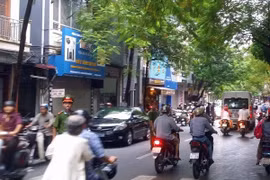 Công an và nhà trường vào cuộc giảm ùn tắc giao thông