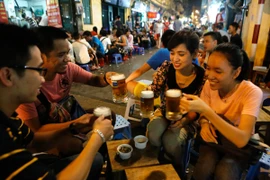 Hà Nội thí điểm cho phép nhà hàng quán bar được hoạt động sau 24h